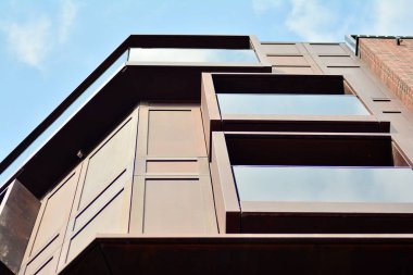 Modern apartmanın önünde parçası. Çok modern daire ev.