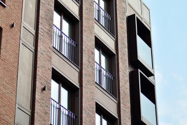 Modern apartmanın önünde parçası. Çok modern daire ev.