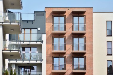 Modern apartmanın önünde parçası. Çok modern daire ev.