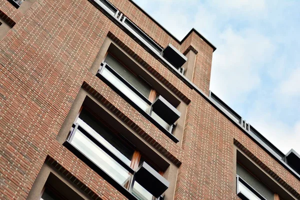 Modern apartmanın önünde parçası. Çok modern daire ev.
