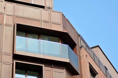 Modern apartmanın önünde parçası. Çok modern daire ev.