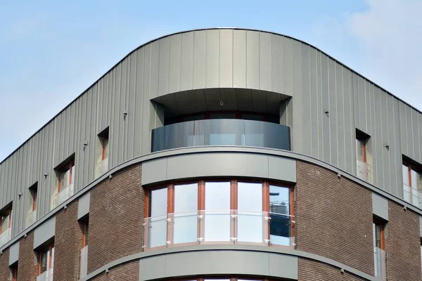 Modern apartmanın önünde parçası. Çok modern daire ev.