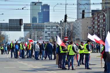 Varşova, Polonya. 3 Nisan 2019. Agrounia Birliği'nin çiftçilere Varşova Artur Zawisza Meydanı'nın merkezinde gösteri düzenledi.