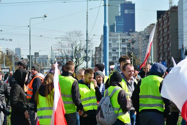 Varşova, Polonya. 3 Nisan 2019. Agrounia Birliği'nin çiftçilere Varşova Artur Zawisza Meydanı'nın merkezinde gösteri düzenledi.