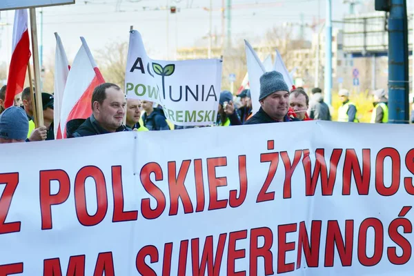 Varşova, Polonya. 3 Nisan 2019. Agrounia Birliği'nin çiftçilere Varşova Artur Zawisza Meydanı'nın merkezinde gösteri düzenledi.