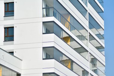 Apartmanlar modern Avrupa kompleksi. Modern bir Konut Apartman parçası.