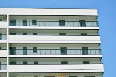 Apartmanlar modern Avrupa kompleksi. Modern bir Konut Apartman parçası.