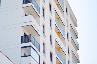 Modern Avrupa konut binaları çeyreği. Soyut mimari, modern şehir geometrisinin bir parçası.