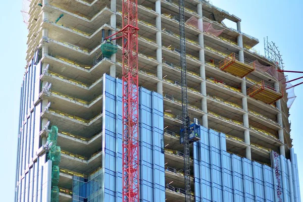 2019年4月10日 门尼卡传统塔楼办公楼的建造 — 图库照片