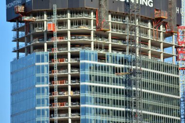 Varşova, Polonya. 16 Nisan 2019. Varşova Merkezi'nin inşaatı. Varşova Hub ofis alanı 75.000 metrekare oluşacak