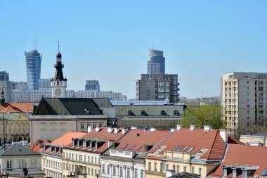 Varşova, Polonya. 16 Nisan 2019. Şehir merkezindeki iş gökdelenleri, şehir merkezi. Varşova şehir merkezi havadan görünümü
