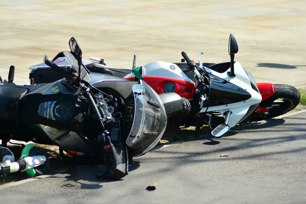 Βαρσοβία Πολωνία Απριλίου 2019 Ατύχημα Μοτοσικλέτα Στο Δρόμο Λεπτομέρεια Ατυχήματος — Φωτογραφία Αρχείου