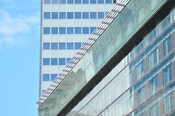 Nuevo Edificio Oficinas Centro Negocios Pared Acero Vidrio Con Cielo — Foto de Stock