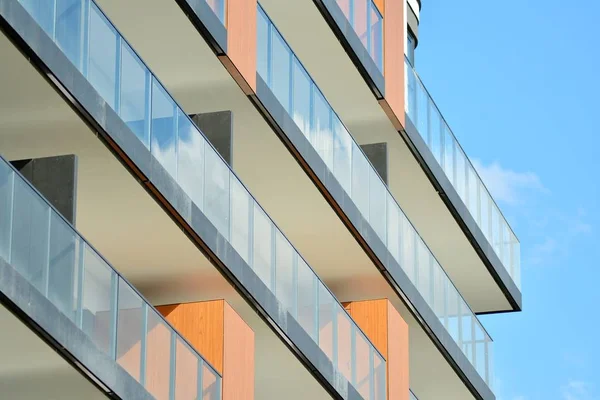 Fassade Eines Modernen Mehrfamilienhauses — Stockfoto