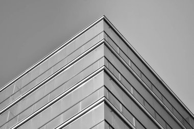 Modern apartmanlar. Modern bir apartman cephe. Siyah ve beyaz.