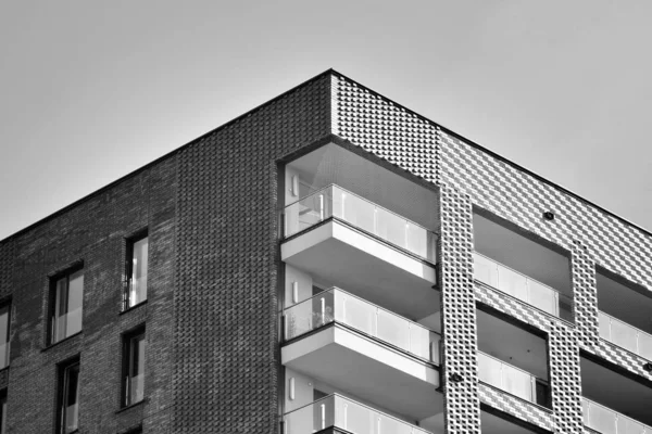 Moderne Mehrfamilienhäuser Fassade Eines Modernen Mehrfamilienhauses Schwarz Weiß — Stockfoto