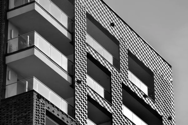 Modernos Edificios Apartamentos Fachada Moderno Edificio Apartamentos Blanco Negro — Foto de Stock