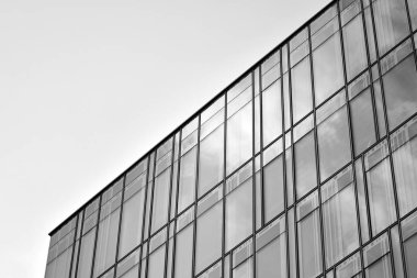 Cam duvarlar bir ofis binası - iş geçmişi. Siyah ve beyaz.