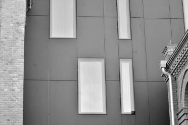 Cam duvarlar bir ofis binası - iş geçmişi. Siyah ve beyaz.