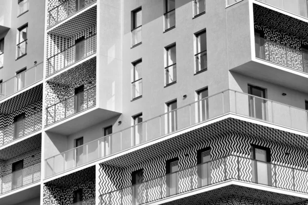 Moderne Mehrfamilienhäuser Fassade Eines Modernen Mehrfamilienhauses Schwarz Weiß — Stockfoto