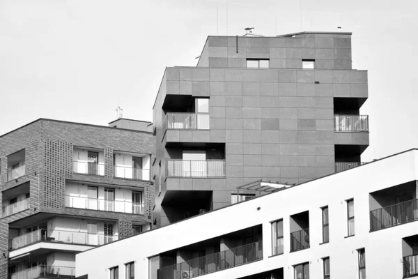 Modern Apartmanlar Modern Bir Apartman Cephe Siyah Beyaz — Stok fotoğraf