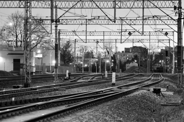 Trilhas Ferroviárias Confusas Noite Preto Branco — Fotografia de Stock