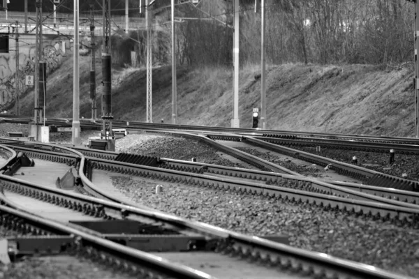 Trilhas Ferroviárias Confusas Noite Preto Branco — Fotografia de Stock