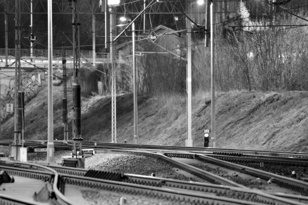 Verwirrende Bahngleise Der Nacht Schwarz Weiß — Stockfoto