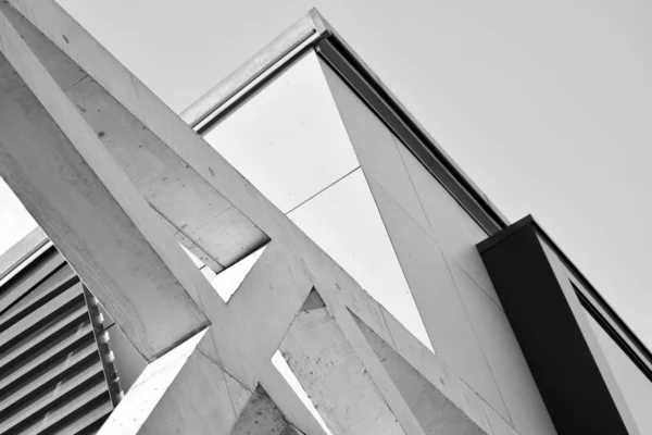 現代建築の詳細 オフィスビルの洗練された断片 コンクリート細胞構造 現代的なオフィスビル アーキテクチャに関する抽象的な線 — ストック写真