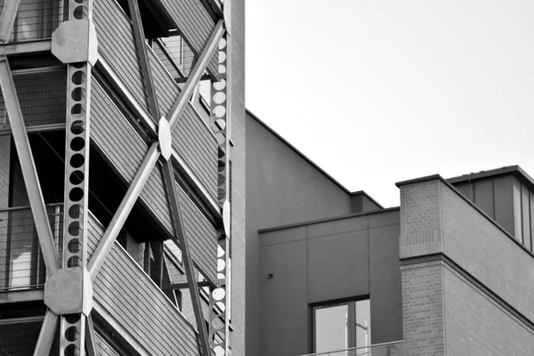 Современные Многоквартирные Дома Фасад Современного Многоквартирного Дома Черное Белое — стоковое фото
