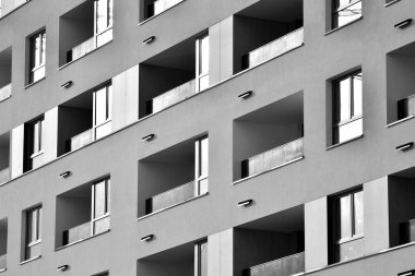 Modern apartmanlar. Modern bir apartman cephe. Siyah ve beyaz.