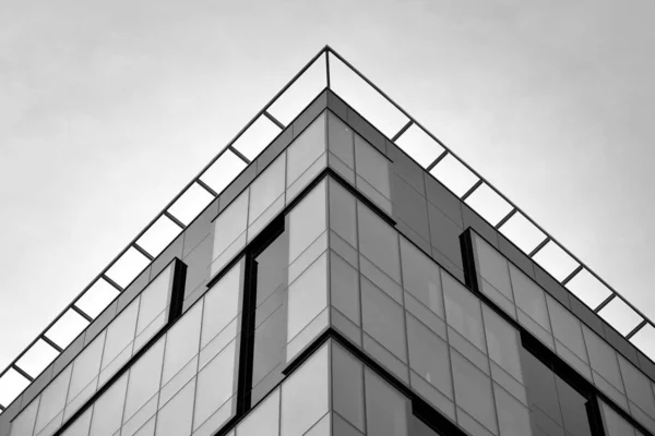 现代办公楼的门面碎片 玻璃墙的外部 质地抽象 黑色和白色 — 图库照片