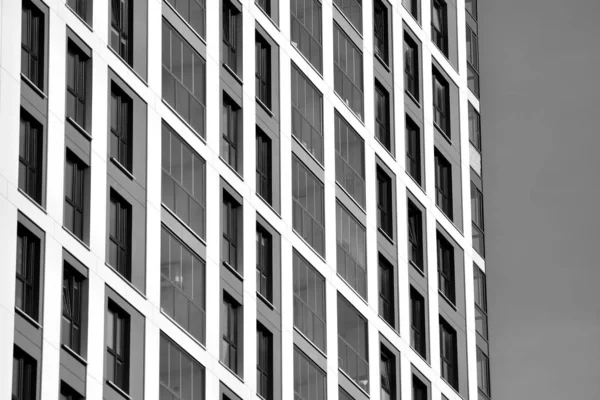 Modernos Edificios Apartamentos Fachada Moderno Edificio Apartamentos Blanco Negro —  Fotos de Stock