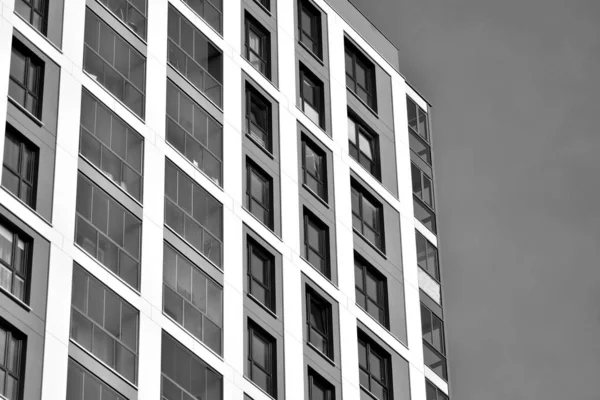 Modernos Edificios Apartamentos Fachada Moderno Edificio Apartamentos Blanco Negro — Foto de Stock