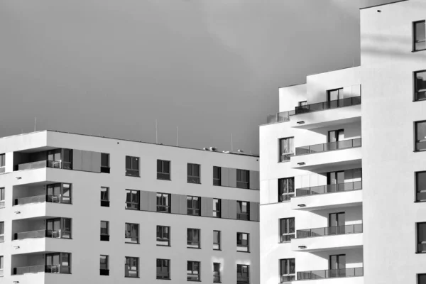 Сучасні Багатоквартирні Будинки Фасад Сучасного Багатоквартирного Будинку Чорно Білий — стокове фото