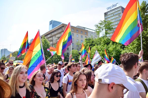 바르샤바 폴란드 2019년 바르샤바의 퍼레이드 유럽에서 프라이드 퍼레이드는 바르샤바의 거리에 — 스톡 사진