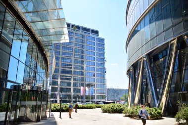 Varşova, Polonya. 11 Haziran 2019. Varşova Kulesi. Modern ofis binası. Varşova Spire iş ve eğlence için mükemmel bir buluşma noktasıdır. Modern bir dönüm noktası ve Varşova enerji güçlü bir sembolü. 