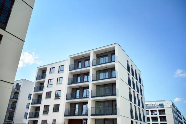 Met Meerdere Artikelen Nieuw Modern Appartement Gebouw Stijlvolle Living Blok — Stockfoto