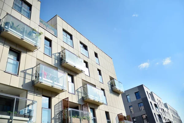 Edificio Apartamentos Moderno Varios Pisos Elegante Bloque Viviente Pisos — Foto de Stock