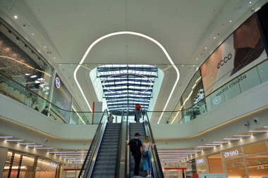 Varşova, Polonya. 18 Haziran 2019. Modern alışveriş merkezi Nin Iç Galeria Mlociny.