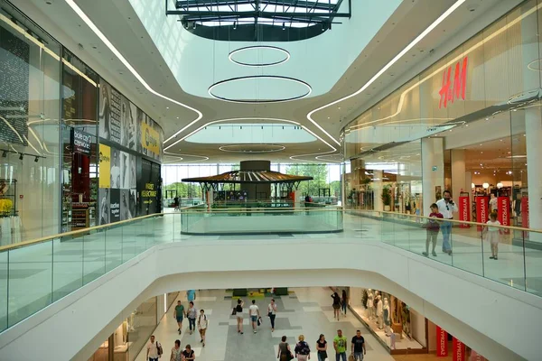 Varsovia Polonia Junio 2019 Interior Del Moderno Centro Comercial Galeria —  Fotos de Stock