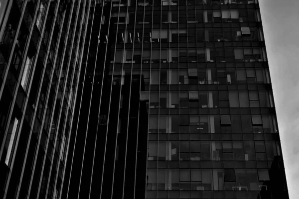 Silueta Cristal Negro Rascacielos Por Noche Sombría Ciudad Los Rascacielos —  Fotos de Stock