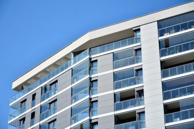 Çağdaş mimarinin soyut parçası. Konut modern bina