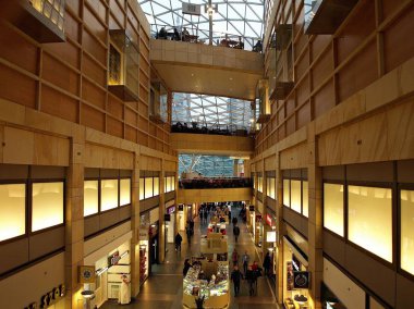 Varşova, Polonya. Zlote Tarasy alışveriş merkezinin Ocak 2016.nterior