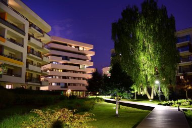 gece apartmanın dış 