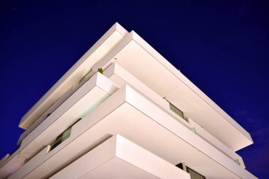 gece apartmanın dış 