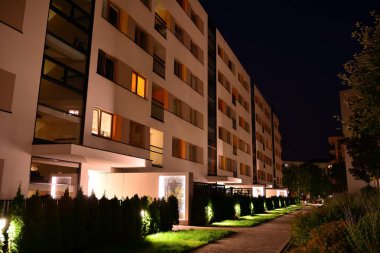 gece apartmanın dış 