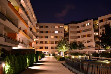 gece apartmanın dış 