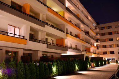 gece apartmanın dış 