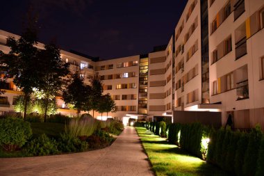 gece apartmanın dış 